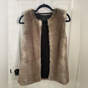 Aritzia - Talula, Faux fur Vest